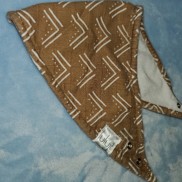 9 baby bibs - Picture 3 of 5